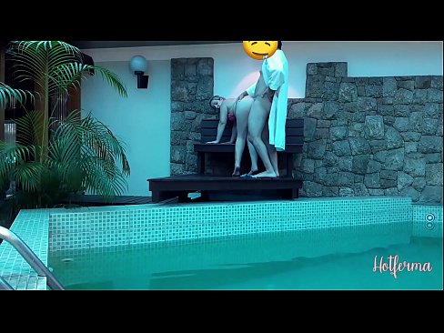 ❤️ Bosi fton shërbëtoren në pishinë, por nuk mundi t'i rezistonte një nxehtësie ❌ Video porno në sq.tvmarket.top ❌